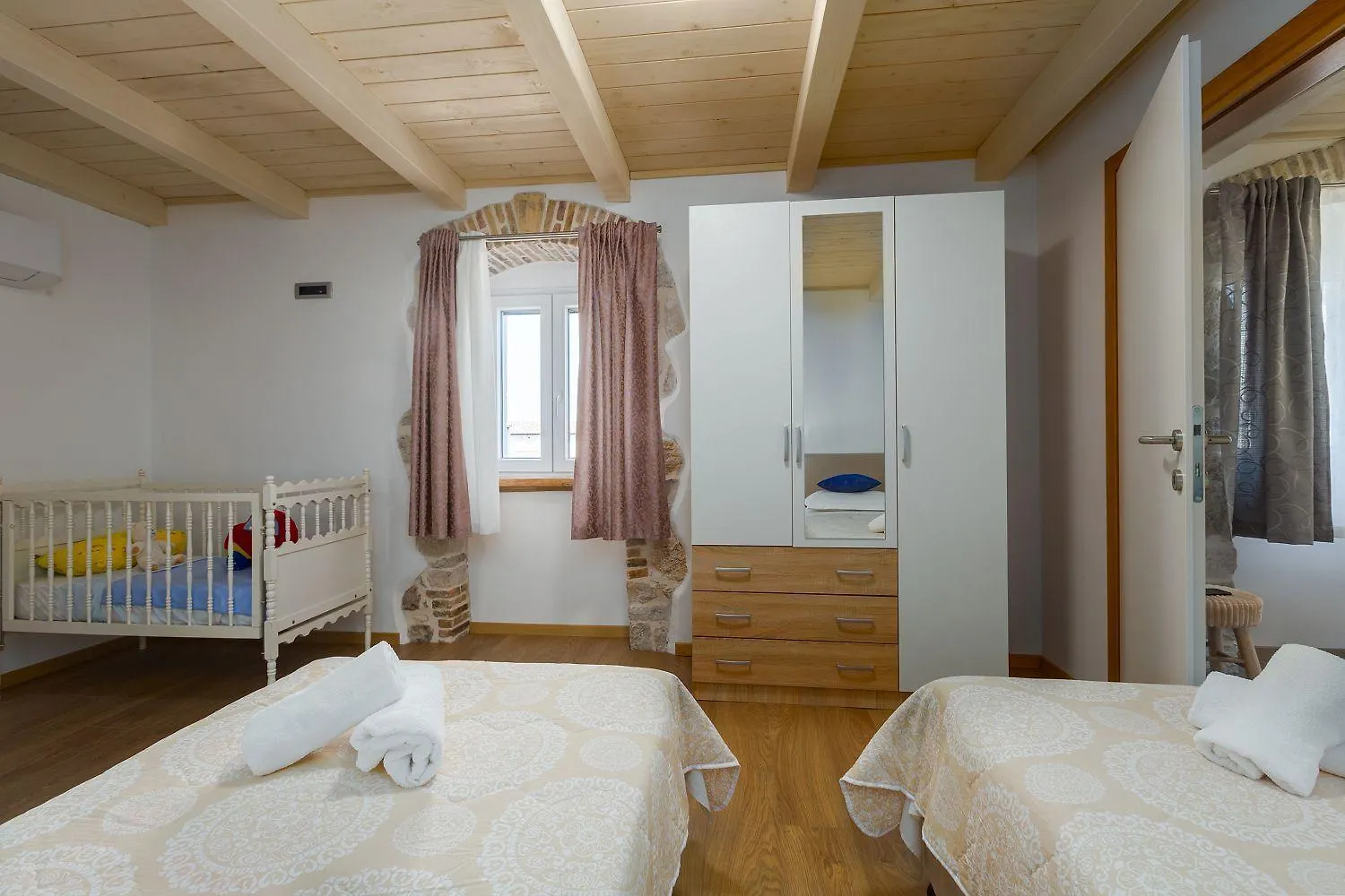 Tatil Evi Idyllisches Istrisches Steinhaus Mit Whirlpool, Tischtennis, Grill Und Klimatisierten Schlafzimmern Poreč Hırvatistan